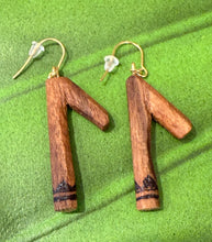 Load image into Gallery viewer, Wood Touch Earrings M