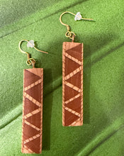 Load image into Gallery viewer, Wood Touch Earrings W