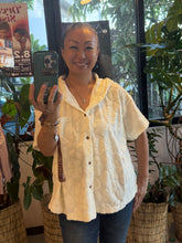画像をギャラリービューアに読み込む, Hula Lani Hawaii パイルジャガードフードシャツ レディース ハワイアン柄 半袖 羽織り