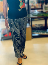 Load image into Gallery viewer, ☆New☆ Ku'ulei Hawaii Aladdin Pants