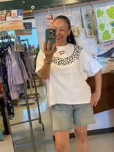 Load image into Gallery viewer, Hulalani Hawaii “Lei” Tシャツ