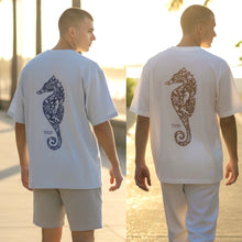 画像をギャラリービューアに読み込む, タツノオトシゴ柄:Hula Lani Hawaii ハワイアンバックプリントTシャツ メンズ 半袖 タツノオトシゴ