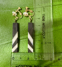 Load image into Gallery viewer, Wood Touch Earrings V