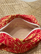 Load image into Gallery viewer, "KAHOKU" Caramel Box Pouch L