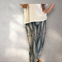 Load image into Gallery viewer, ☆New☆ Ku&#39;ulei Hawaii Aladdin Pants
