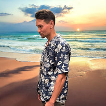 Load image into Gallery viewer, AVANTI Aloha Shirt &quot;King and Islands - Navy&quot;
