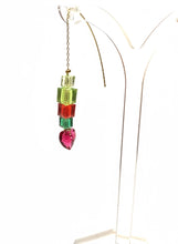 Load image into Gallery viewer, Deco atelir Flamingoスワロフスキー®Crystalライズチェーンピアス
