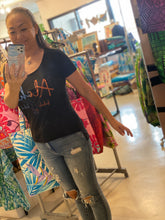 Load image into Gallery viewer, ※Ｎｅｗ！※Hula is Life ”Aloha Kekahi I Kekahi”スクープネックTシャツ
